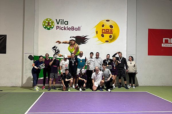 Éxito del primer Torneo Tardeo de Vila Pickleball: deporte, diversión y un poco de mala suerte