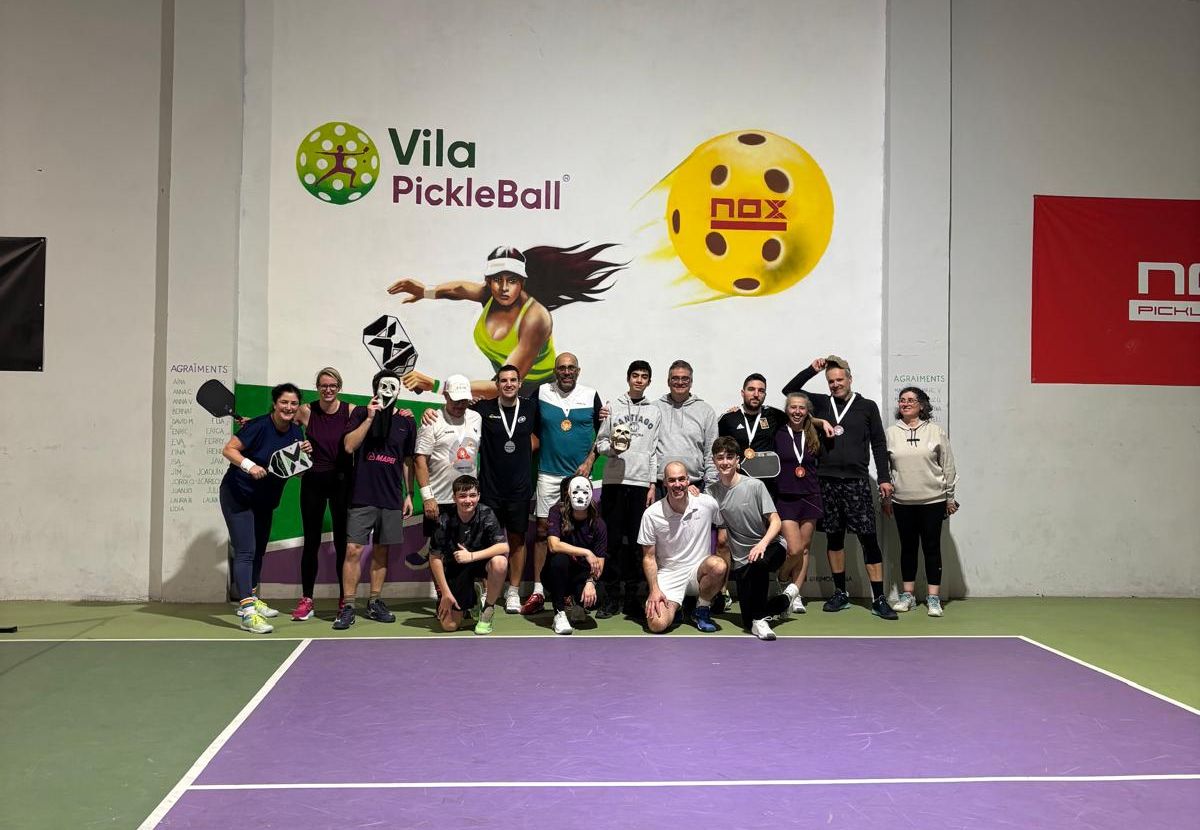 Éxito del primer Torneo Tardeo de Vila Pickleball: deporte, diversión y un poco de mala suerte